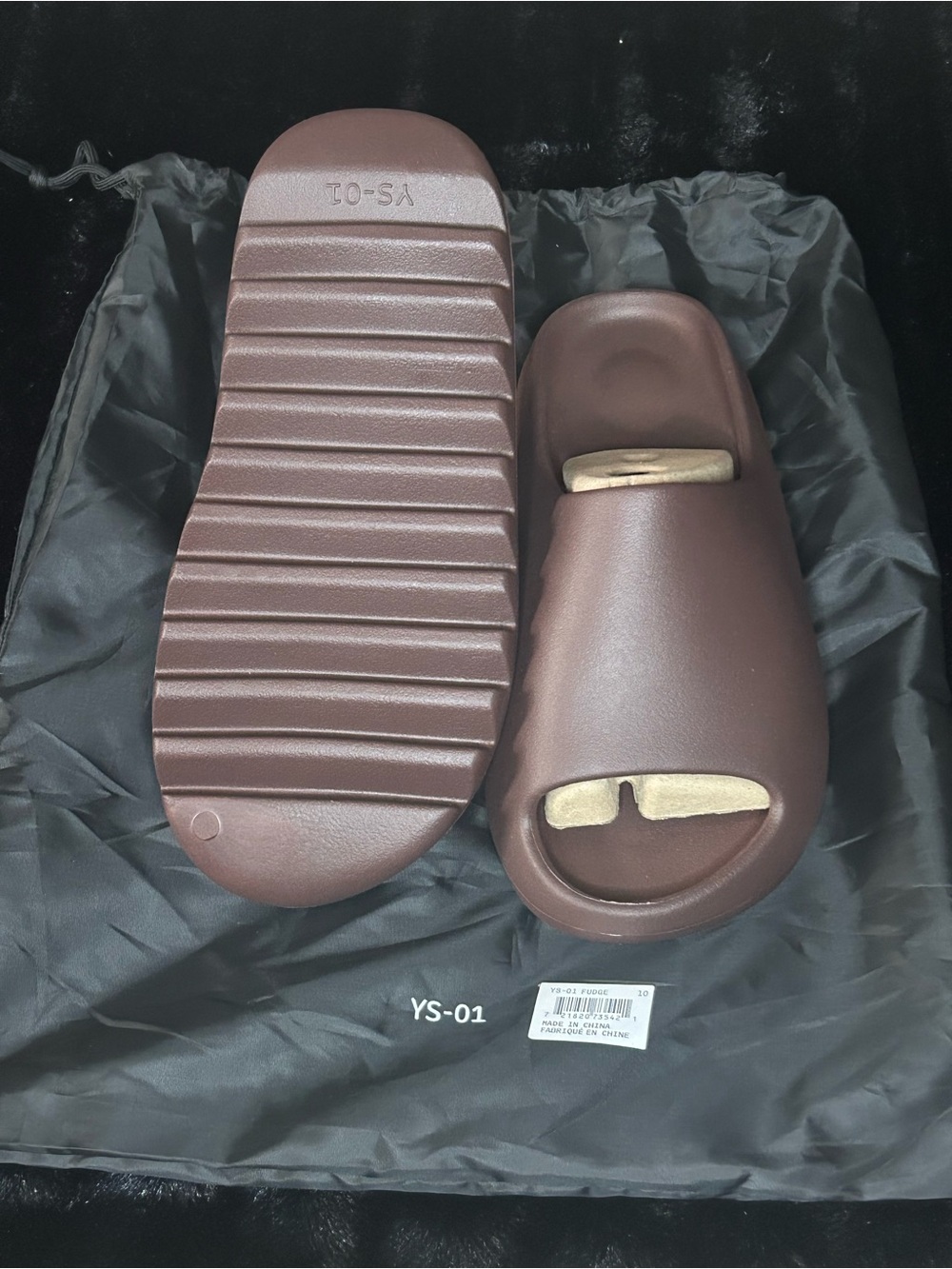 Yeezy Slide Sandals in Fudge - Picture 5 of 5